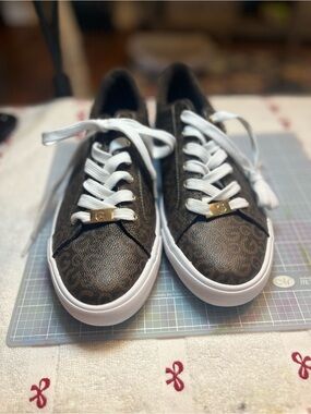 GBG Los Angeles Brand - NWOT - Size: 10